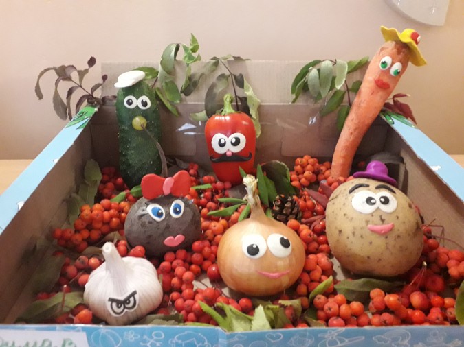 Поделки из овощей. Осенние поделки из овощей. Семейка из овощей. Семейка из овощей. Поставка овощей в школы.