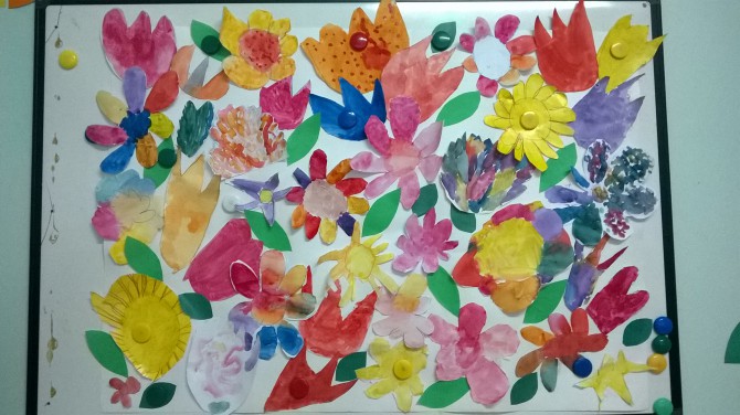 Красивые цветы с элементами аппликации старшая группа. Панно красивые цветы рисование в старшей группе. Коллективное панно для детей. Коллективное панно цветы. Коллективная аппликация цветы.