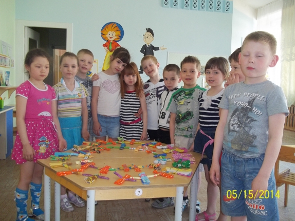 Участники акции "Гирлянда дружбы" Международная миротворческая акция «Гирлянда дружбы» Участники акции "Гирлянда дружбы"