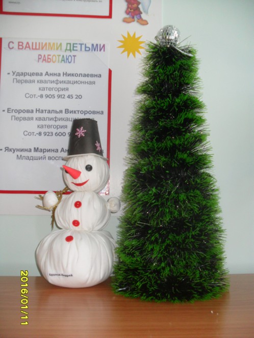 Елочка красавица Конкурс «Маленькой ёлочке холодно зимой». Январь 2016. Поделки и рисунки. Дошкольники Елочка красавица