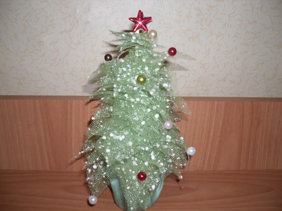 Снежная елочка Конкурс «Маленькой ёлочке холодно зимой». Декабрь 2013. Поделки и рисунки. Дошкольники Снежная елочка