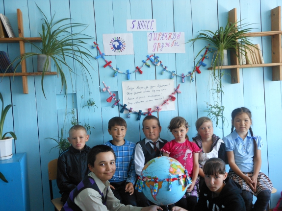 Участники акции "Гирлянда дружбы" Международная миротворческая акция «Гирлянда дружбы» Участники акции "Гирлянда дружбы"