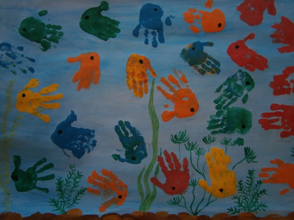 Тема аквариум в средней группе. Рисование в младшей группе. Рисование рыбка в ясельной группе. Рисование рыбки в средней группе. Рисование аквариумные рыбки младшая группа.