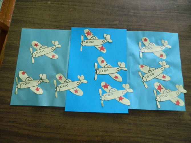 аппликация самолет старшая группа. самолеты коллективная работа в средней группе. коллективная композиция летящие самолеты. аппликация самолеты в средней группе коллективная. аппликация летающие самолеты средняя группа.