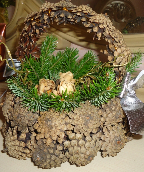 корзинка из шишек Конкурс детских поделок. Ноябрь 2014. Дошкольники корзинка из шишек