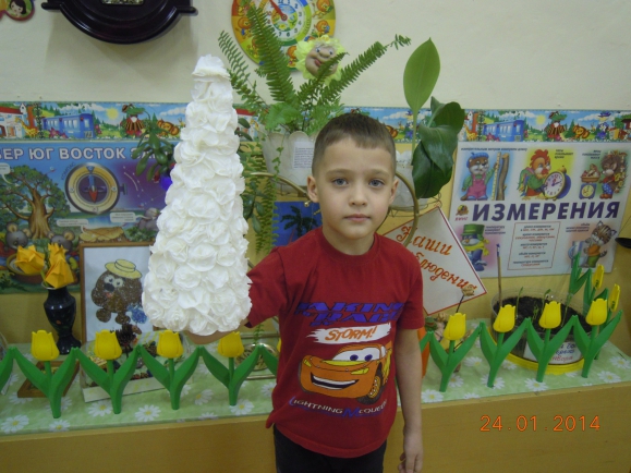 Елочка в снегу Конкурс «Маленькой ёлочке холодно зимой». Январь 2014. Поделки и рисунки. Дошкольники Елочка в снегу