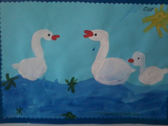 Лебеди на пруду.