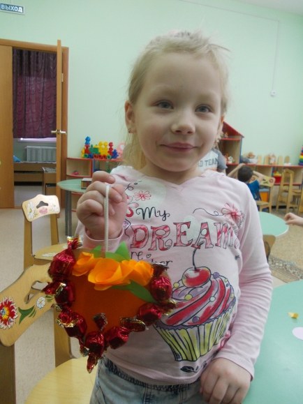 Маму, папу я люблю им сердечко подарю! Конкурс детских поделок. Март 2014. Дошкольники Маму, папу я люблю им сердечко подарю!