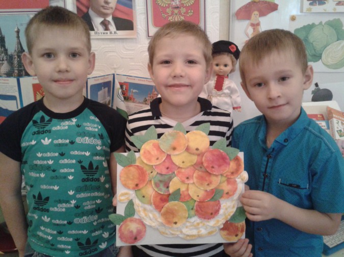 Аппликация " Урожай яблочек" Конкурс детского творчества «Осенние фантазии» Аппликация " Урожай яблочек"
