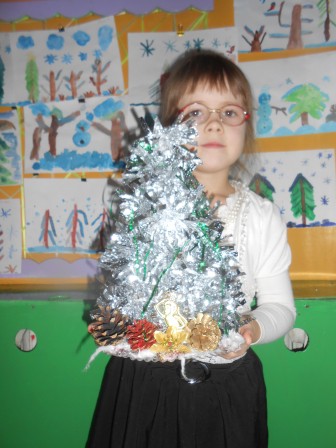 Новогодняя ёлочка Конкурс «Маленькой ёлочке холодно зимой». Январь 2016. Поделки и рисунки. Дошкольники Новогодняя ёлочка
