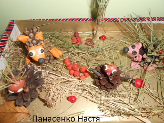 "Семья ёжиков" Конкурс детских поделок. Октябрь 2014. Дошкольники "Семья ёжиков"