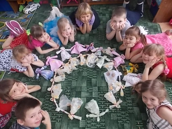Гирлянда "Дружбы" Международная миротворческая акция «Гирлянда дружбы» Гирлянда "Дружбы"