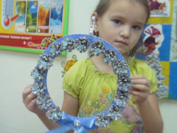 Новогодний венок Конкурс Новогодних поделок. Декабрь 2013. Дошкольники Новогодний венок