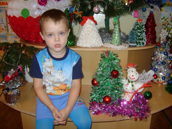 поделка "Ёлочка и снеговик" Конкурс Новогодних поделок. Декабрь 2015. Дошкольники поделка "Ёлочка и снеговик"