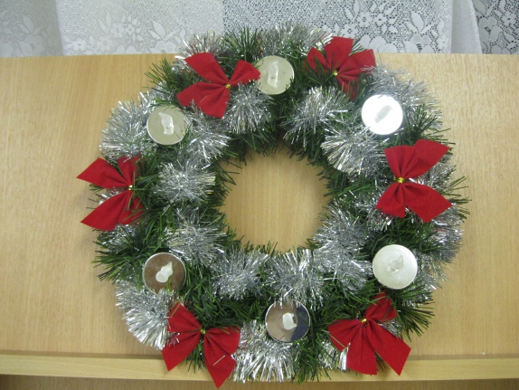 Новогодний венок Конкурс Новогодних поделок. Декабрь 2013. Дошкольники Новогодний венок