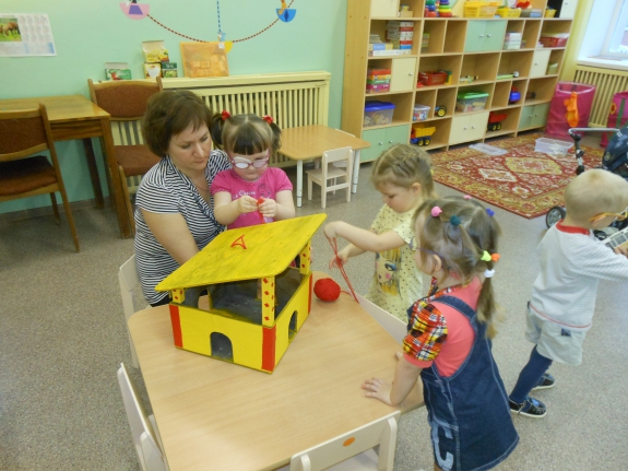 Стараемся... Акция «Кормушка для пичужки» Стараемся...