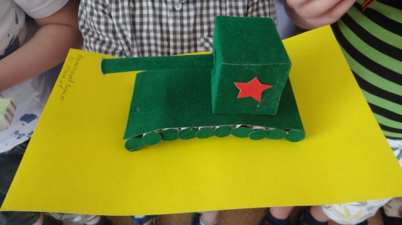 Танк Т-34 Конкурс «Мы за мир». Июнь 2015. Поделки, рисунки. Дошкольники Танк Т-34