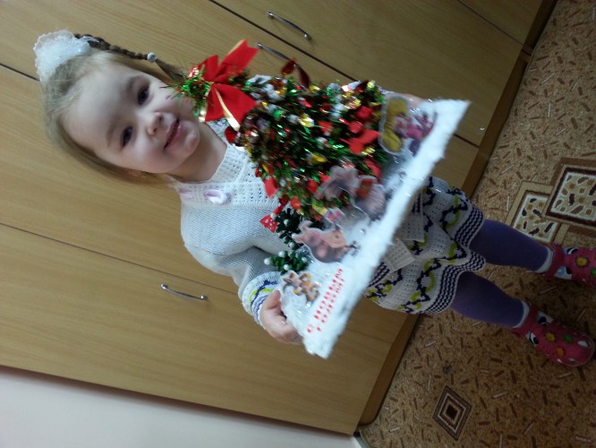 Праздник возле конфетной Ёлочки Конкурс детского творчества «Маленькой ёлочке холодно зимой» Праздник возле конфетной Ёлочки