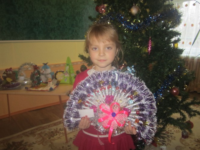" Новогодний веер" Конкурс Новогодних поделок. Январь 2016. Дошкольники " Новогодний веер"