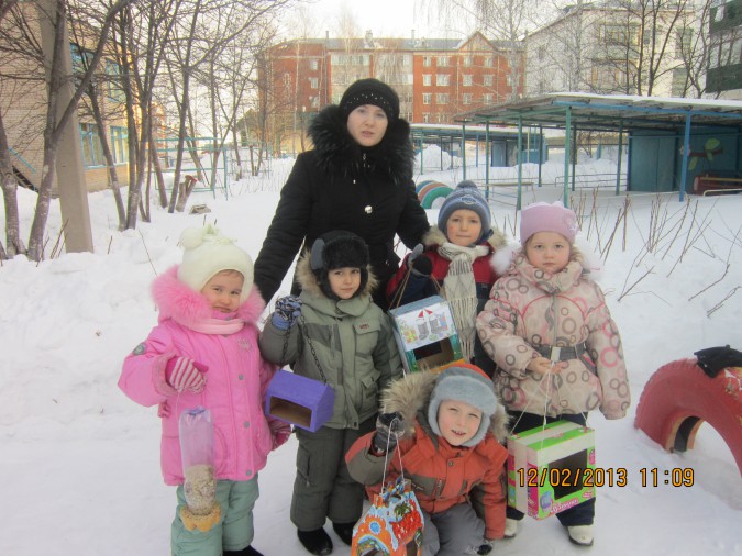 Поможем пернатым друзьям! Акция «Кормушка для пичужки» Поможем пернатым друзьям!