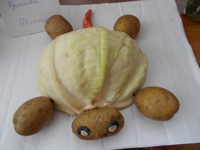 Зайчики на пирожных. Фигурки из пюре для детей. Картошка заяц. Черепашка из картошки поделка. Поделки из картошки.