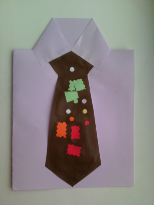 Галстук для папы аппликация. Подарок для пап галстук. Открытка рубашка с галстуком. Аппликация к 23 февраля. Рисование галстук для папы в старшей группе.