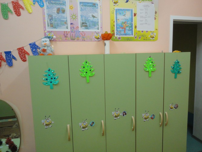 ёлочка для шкафчика Конкурс «Маленькой ёлочке холодно зимой». Январь 2016. Поделки и рисунки. Дошкольники ёлочка для шкафчика
