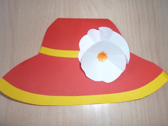 Поздравительная открытка в форме шляпки для мамочки