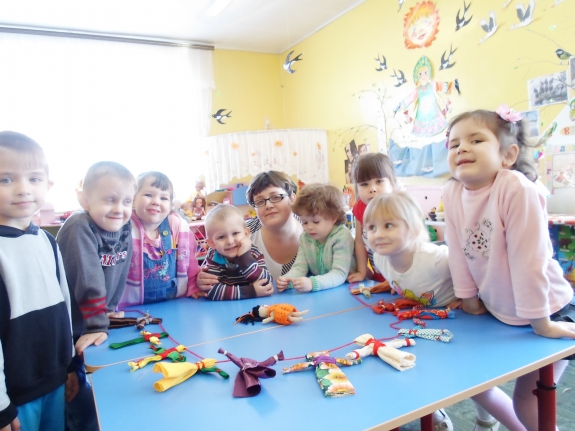 "Гирлянда дружбы"-наш вклад в миротворческую акцию Международная миротворческая акция «Гирлянда дружбы» "Гирлянда дружбы"-наш вклад в миротворческую акцию
