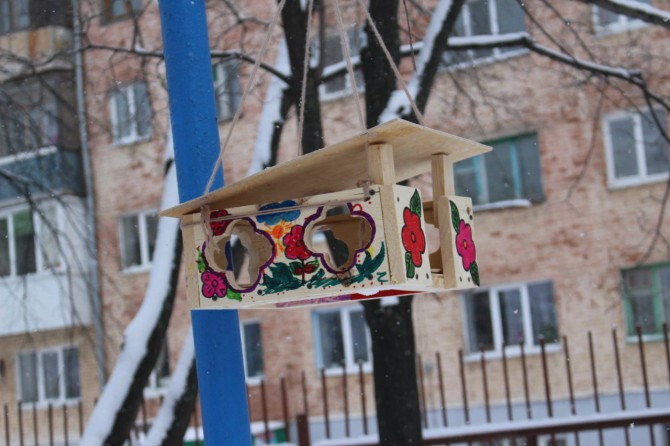 Расписная кормушка Акция «Кормушка для пичужки» Расписная кормушка