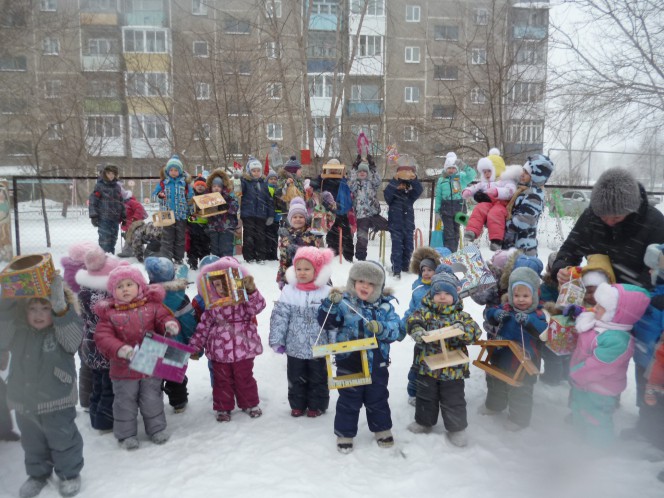 "Пусть нас радуют пичужки, мы повесим им кормушки!" Акция «Кормушка для пичужки» "Пусть нас радуют пичужки, мы повесим им кормушки!"