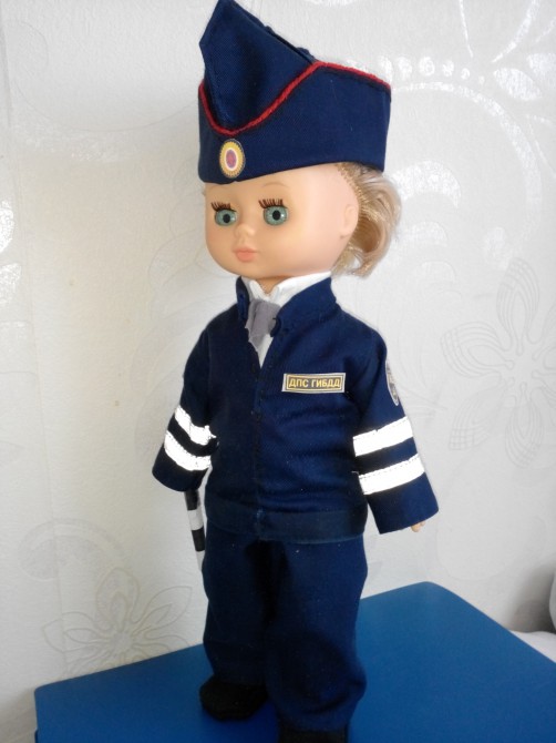 Как сделать дпс. 83007 Кукла - инспектор ДПС. Костюм гаишника для куклы. Костюм полицейского для детского сада. Кукла полицейский для детского сада.