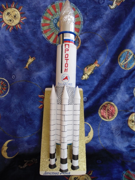 Детские ракеты большие. Ракета поделка. Макет ракеты. Детский макет ракеты. Космическая ракета поделка.