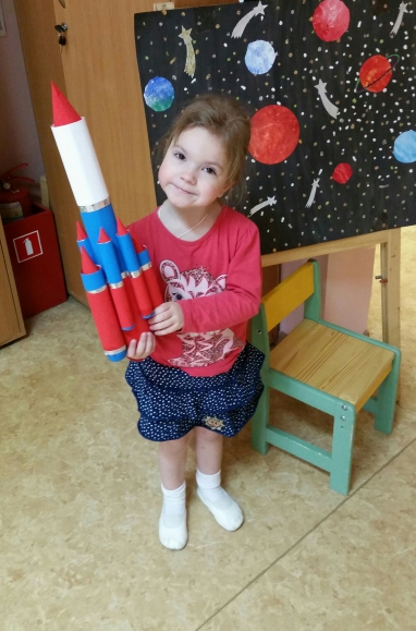 Детские ракеты большие. Ракета поделка. Поделка ракета для детского сада. Огромная ракета поделка. Ракета поделка своими руками.