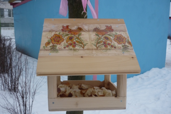 Кормушка для синичек и воробьёв Акция «Кормушка для пичужки» Кормушка для синичек и воробьёв