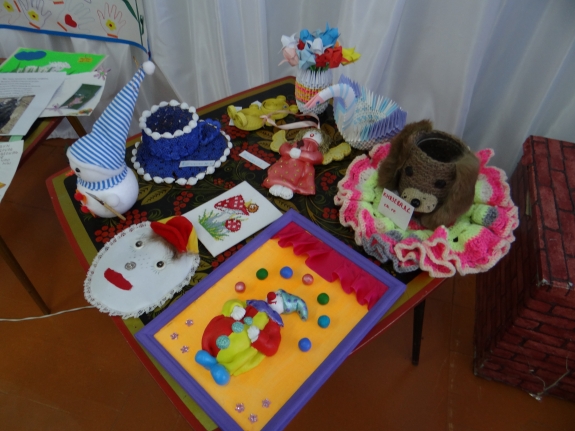 DSC02217.JPG поделки к маминому празднику Конкурс детских поделок. Апрель 2013 DSC02217.JPG поделки к маминому празднику