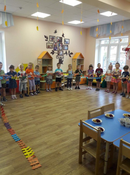 Группа "Пчелки" и наша гирлянда дружбы! Международная акция «Гирлянда дружбы» Группа "Пчелки" и наша гирлянда дружбы!