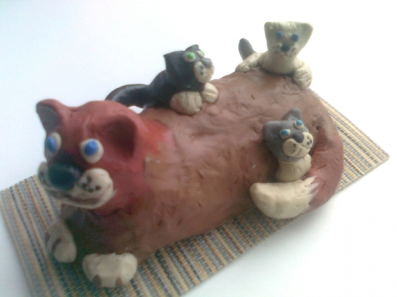 Мама кошка с котятами Конкурс детских поделок. Апрель 2013 Мама кошка с котятами