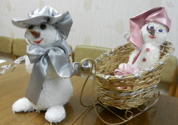 Снеговички Конкурс Новогодних поделок. Январь 2014. Дошкольники Снеговички