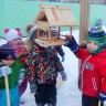Мы для птиц кормушки весим, насыпаем в них корма. И поют нам птички песни: "Ай-да зимушка-зима!" Мы для птиц кормушки весим, насыпаем в них корма. И поют нам птички песни: "Ай-да зимушка-зима!"
