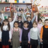 Возьмемся за руки, девчата, и скажем вместе: "МИРУ - ДА!" Возьмемся за руки, девчата, и скажем вместе: "МИРУ - ДА!"