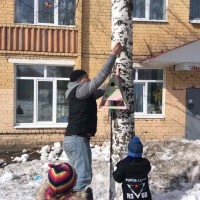 Для каждой пичужки по кормушке Для каждой пичужки по кормушке
