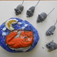 "Мыши водят хоровод, на лежанке дремлет кот" "Мыши водят хоровод, на лежанке дремлет кот"