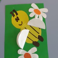 Аппликация «Пчелка с подружкам...