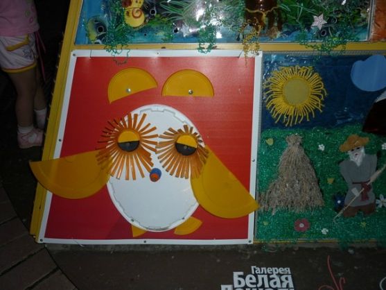 Сова из пластиковых крышек Фото Сова из пластиковых крышек
