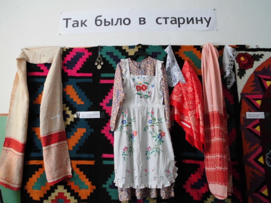 Смотреть фотографию №10 Фото №10 В создании музея активное участие приняли жители села они представляли семейные экспонаты которые нашли или сами создали