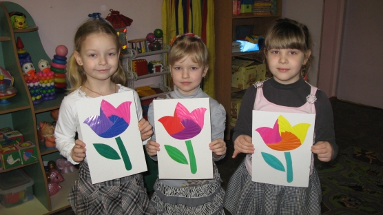 «Тюльпаны — улыбка весны!» Поделка из бумаги в технике айрис-фолдинг ко Дню 8 Марта