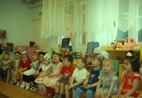 Смотреть фотографию №3 Фото №3 Воспроизводить отрывки из сказок побуждать детей участвовать в драматизации сказки