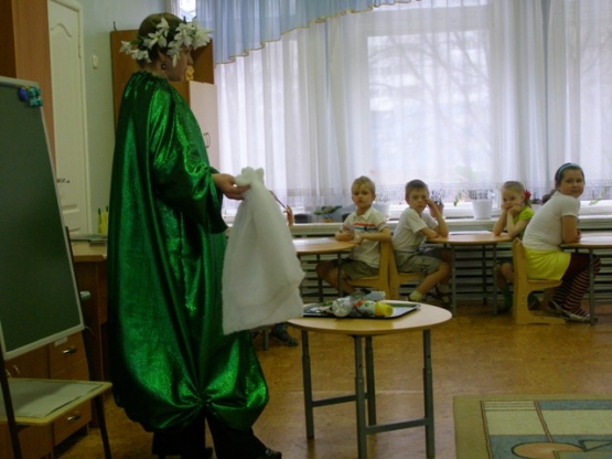 Смотреть фотографию №4 Фото №4 Улыбкой ясною погода Сквозь сон встречает утро года Синее блещут небеса Еще прозрачные леса Как будто пухом зеленеют