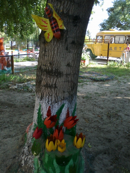 как украсить деревья в детском саду